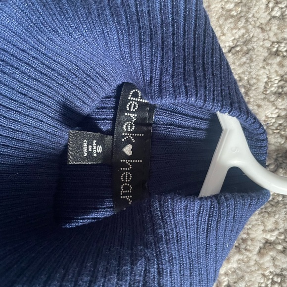 Navy cold shoulder sweater-flattering fit. Non smoking/non pet home. - Picture 3 of 5